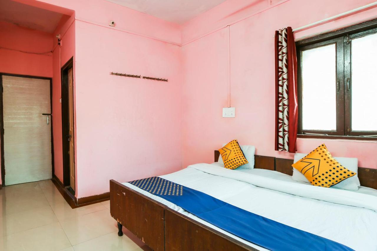 Spot On 67211 Hotel Gokul Daman Exteriör bild